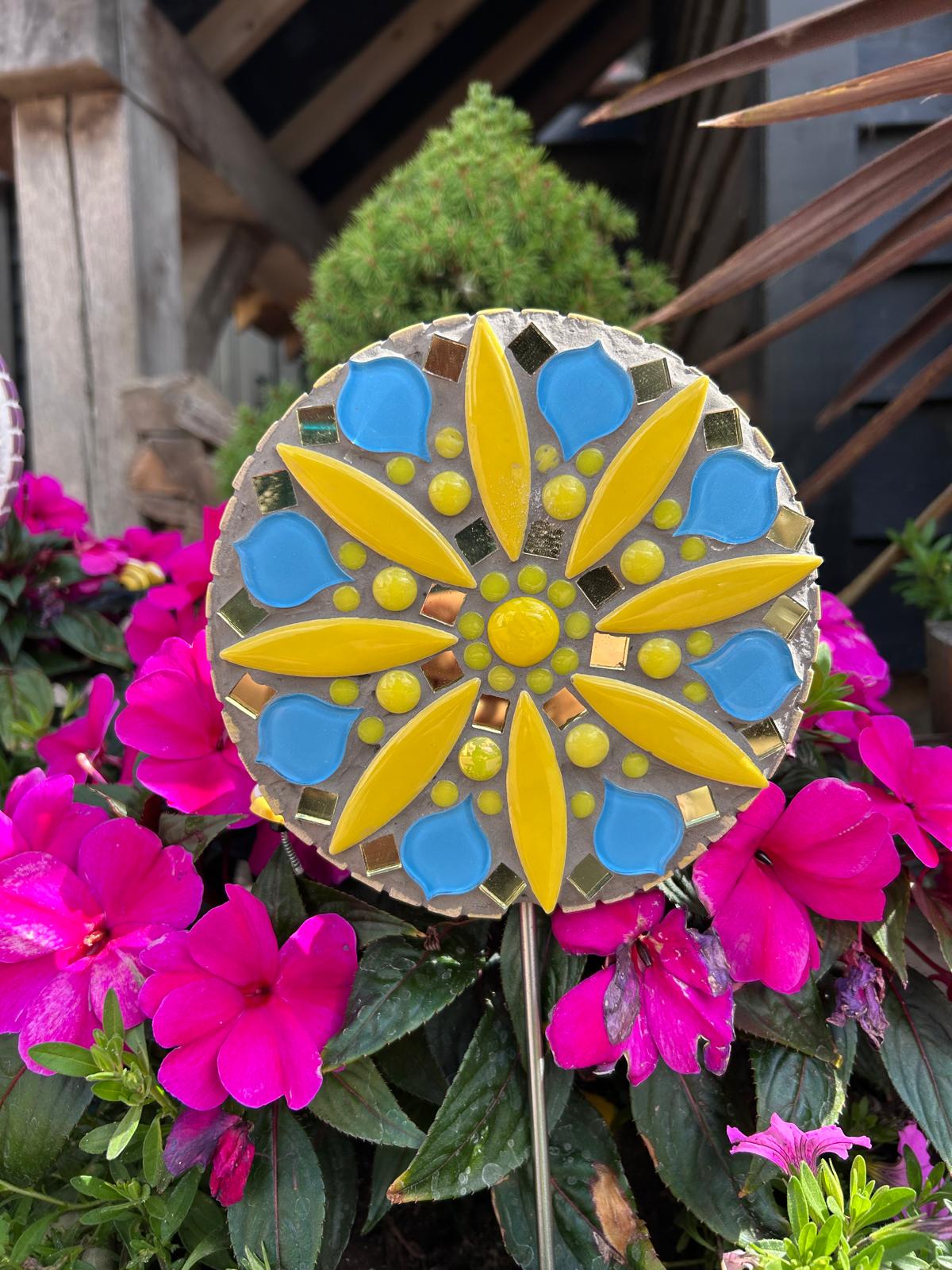 Summer Skies Flower Pop Mosaic Kit – DIY Garden Mosaic Craft Kit for Beginners