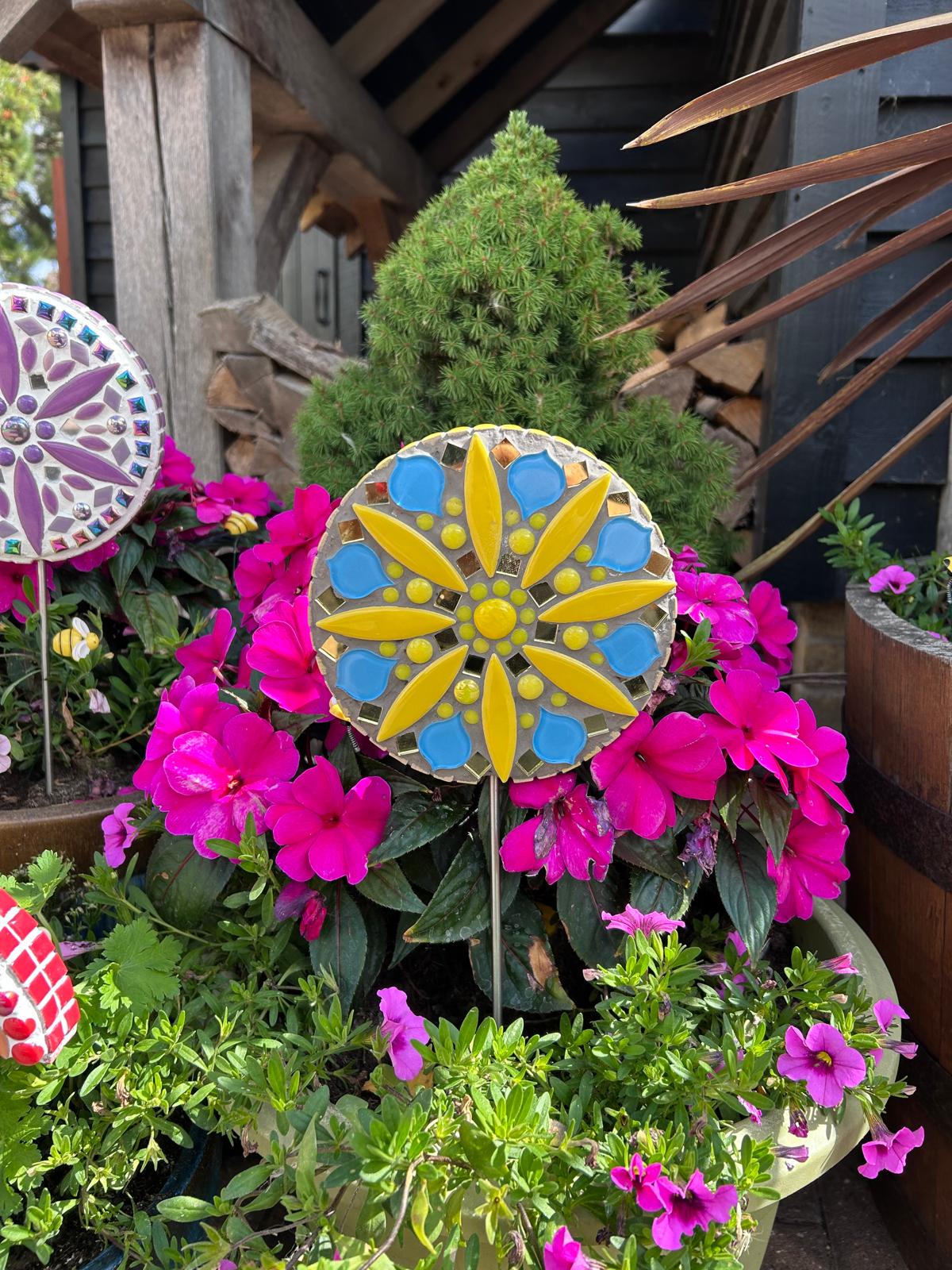 Summer Skies Flower Pop Mosaic Kit – DIY Garden Mosaic Craft Kit for Beginners